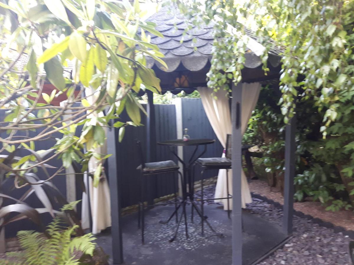 Ever Wanted To Go Off Grid Then This Is For You Sutton Coldfield Kültér fotó